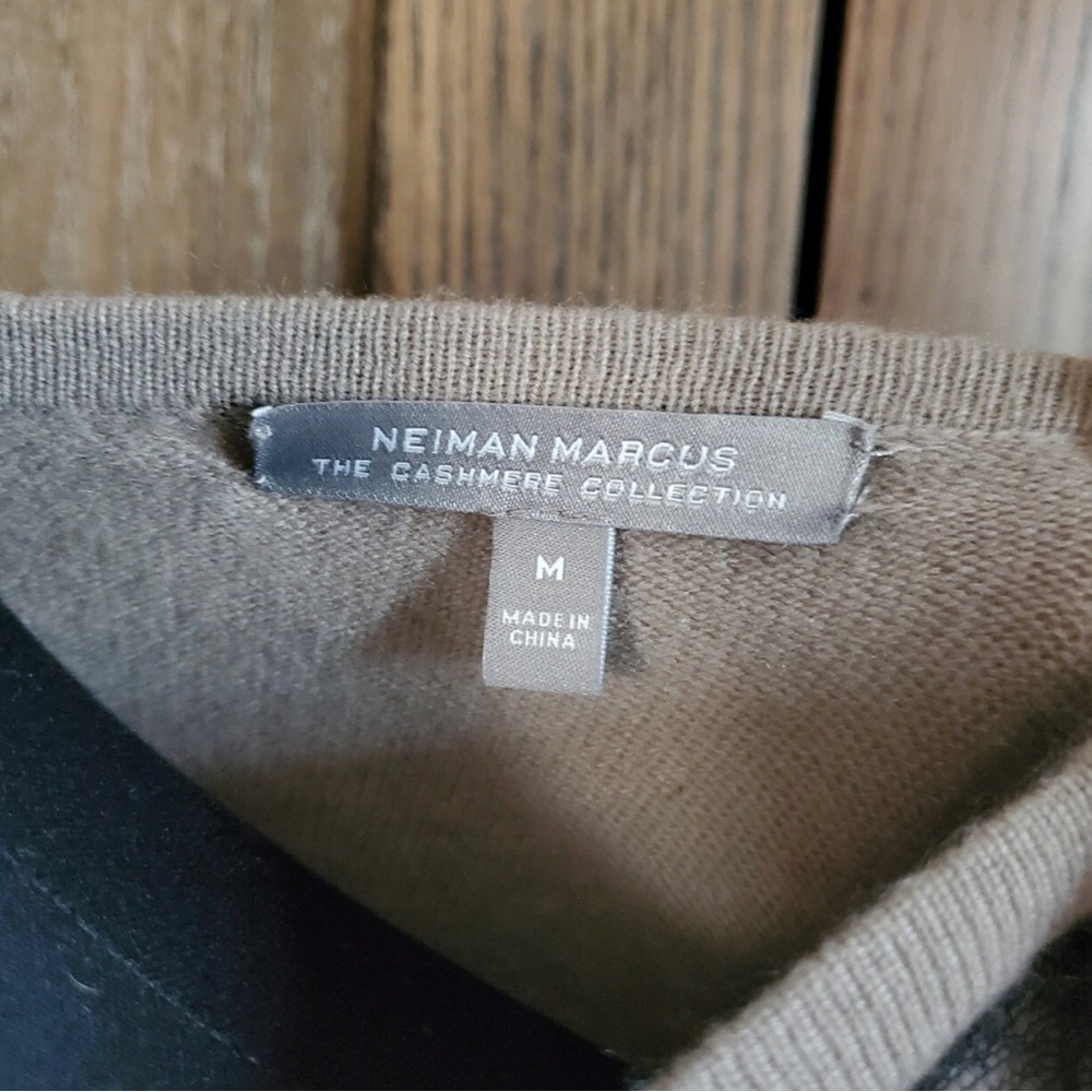 Neiman Marcus Cashmere Sweater - Picture 3 of 4